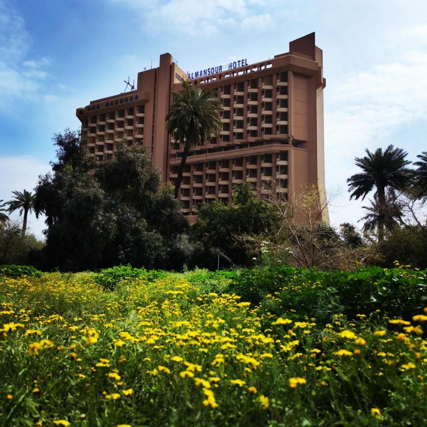 Almansour Hotel Baghdad Bagian luar foto